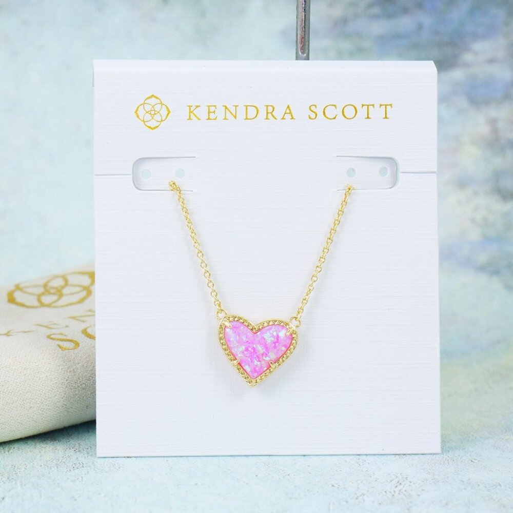 Kendra Scott Ari Heart Bubblegum Pink Kyocera Opal pendant necklace Gold Plated